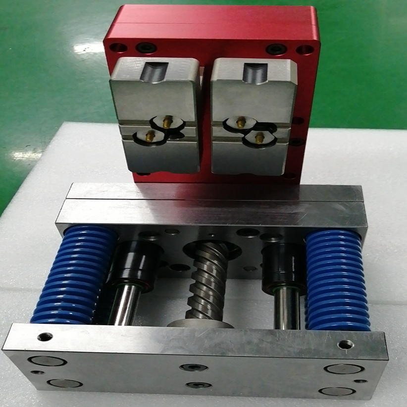 不限行程多孔機(jī)正面